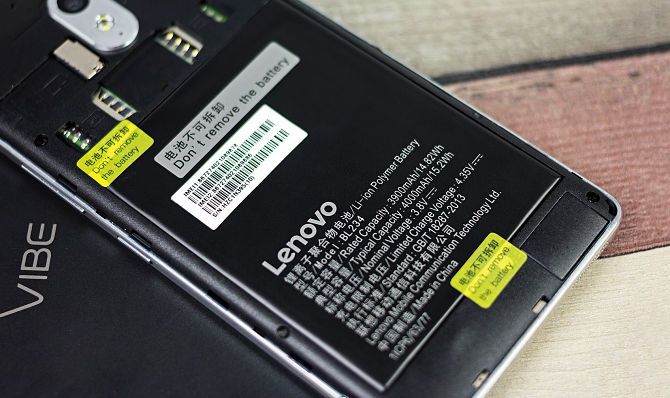 Batterie Lenovo dans le téléphone