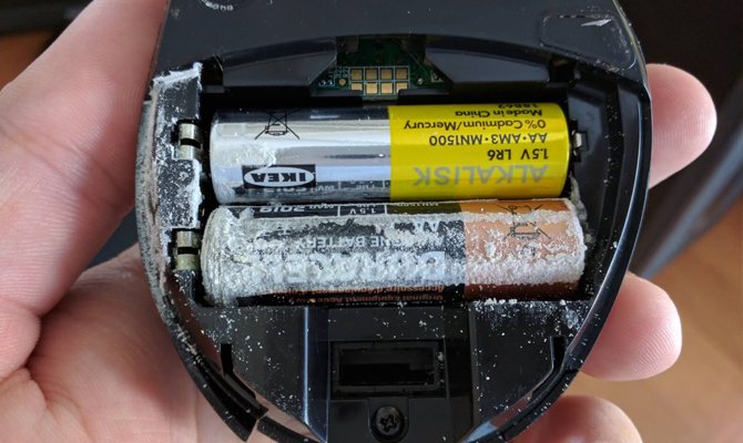 Frugtbar Fryse eksotisk Batteriet er oxideret og lækket: Sådan rengøres og hvorfor det skete